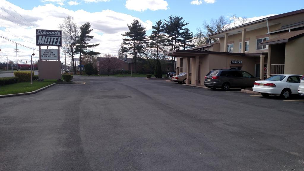 Colonade Motel East Windsor Exterior foto