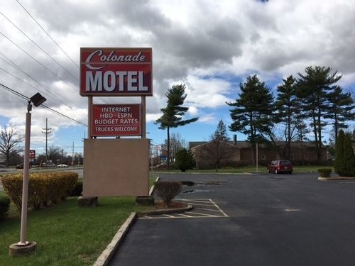 Colonade Motel East Windsor Exterior foto